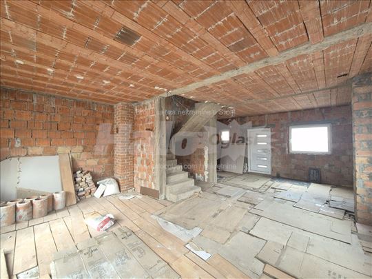 Uknjižen stan u sivoj fazi u Zemun Polju