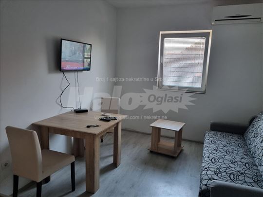 Borča-centar lep namesten stan,linije aut 95,96,85