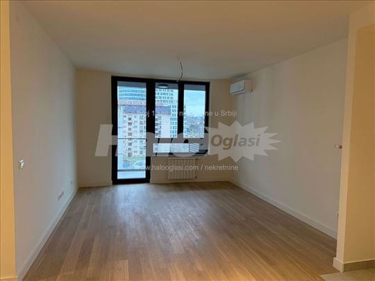 BW Sensa, prazan, komforan, garaže, ID 25449