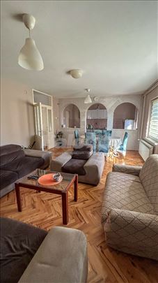 Izdaje se stan 100m² • 4 spavaće sobe • parking • 