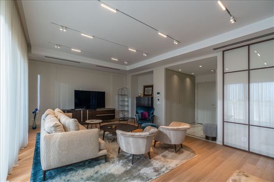  Opremljen penthouse - Kennedy Residence