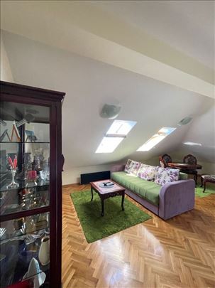 Lep i svetao stan 50 m2– odlična lokacija