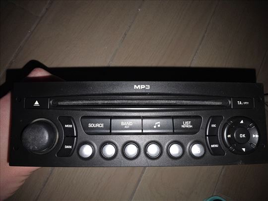 Originalni radio iz Citroena C3 