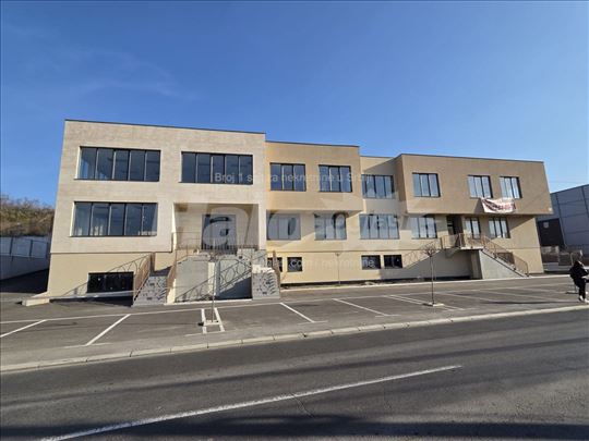 Poslovna zgrada III nivoa open space