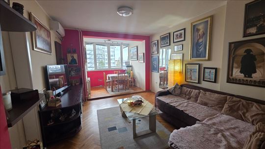 Trosoban stan na prodaju, Žitni Trg, 70m