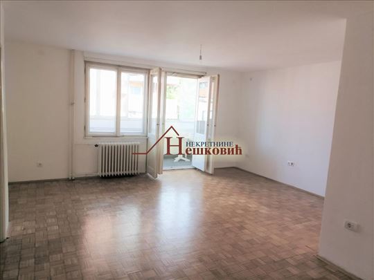 Vračar Cara Nikolaja II trosoban  CG uknjižen 