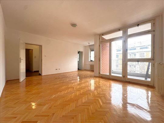 Vukov Spomenik, polunamešten, stan