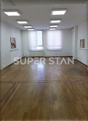 Za manje 10 €/m² uključeni troškovi i dva garažna 