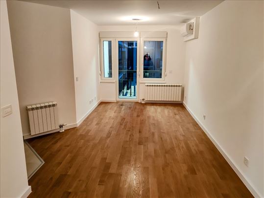 Zemun Banatska novogradnja 35 m2 za kancelarije