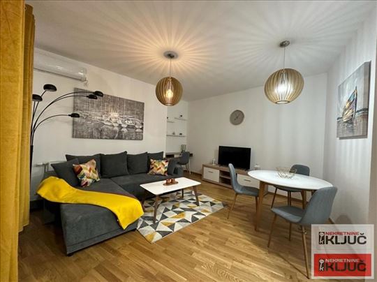 Buelvar Evrope Izdaje Se Dvosoban Stan Sa GaraŽnim