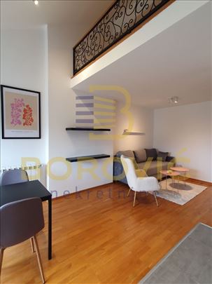 Centar-Hilandarska, 58m2, odličan, lift