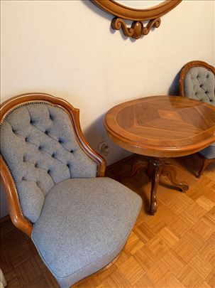 Damske fotelje i sto