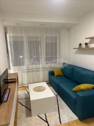 Dva stana - 1.5 i 0.5 ukupno 50m Carigradska 24
