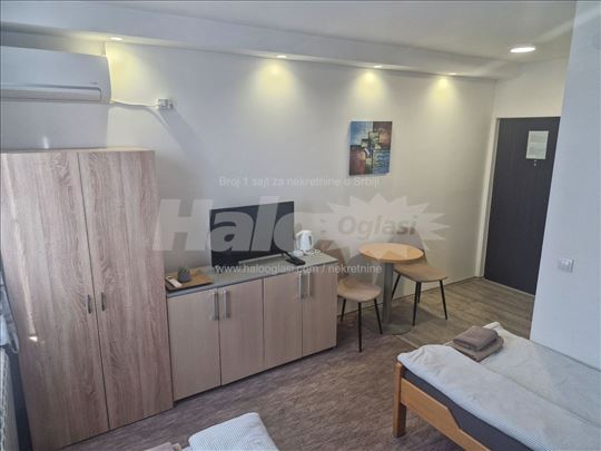 Izdaje se studio na Banjici, na kraci period