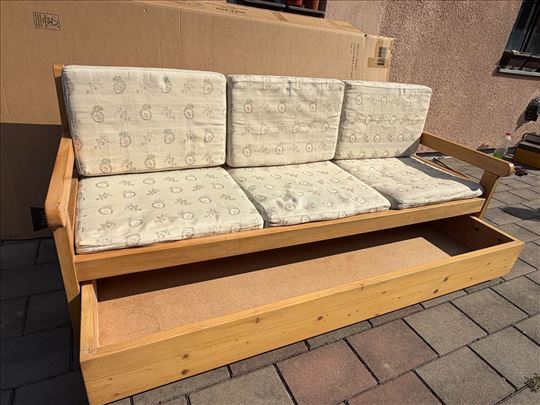 Krevet sa fiokom od punog drveta