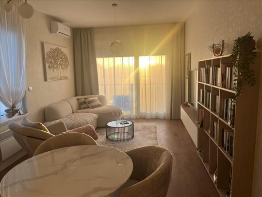 Ledine 58 kv 2,5 LUX-sa parkingom-Vojvođanska