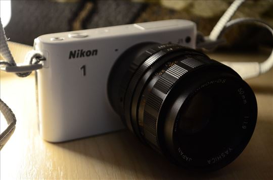 Nikon J1 + Yashinon-DS 50mm 1/1.9 MF Lens