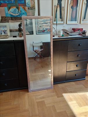 Ogledalo zidno-uramljeno