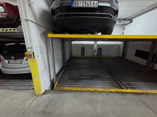 Sniženo! Prodaja garažnog mesta - Gradska bolnica