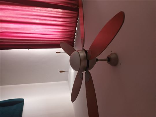 Продајем лустер вентилатор 