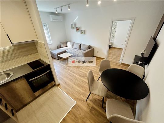 Surčin centar, lux nov namešten 1.0 stan