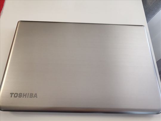 Toshiba Satellite P75 neispravan 17inca