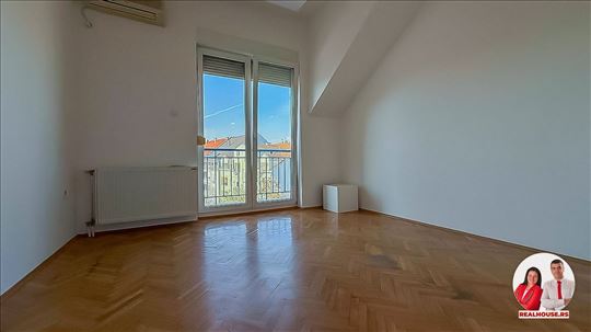 Troetazni stan-2128 evra po m2