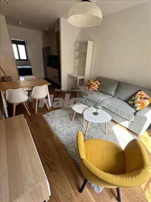 U srcu Vracara, Kalenic, LUX Nova zgrada