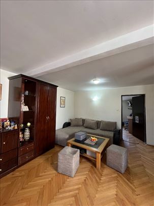 Zvezdara -Ruže Jovanović -kuća 113m2 +dvorište 