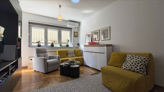 Zgrada iz 2017-e. Garažno mesto. Južna orjentacija