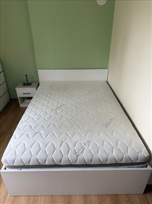 Bračni krevet sa fiokama + opran dušek 