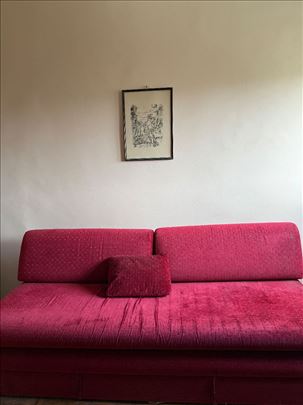 Crveni trosed + poklon tabure samo 6900