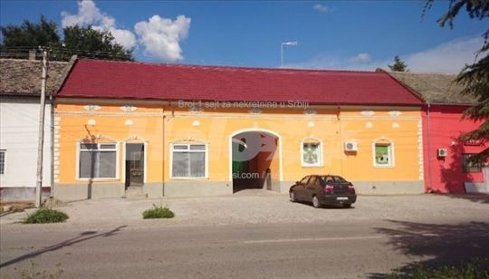 Feketić  2 lokala u radu 200 m² 900m2 dvor+parking