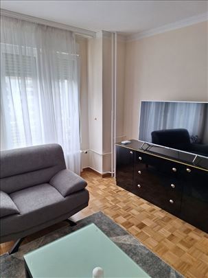 Kod Studentskog grada, 75m2, terasa, namešten