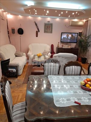 Komforan Namešten Stan U Zemunu