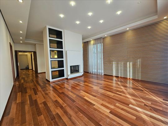 Lux 4.0 stan sa odličnim pogledom na Dedinju