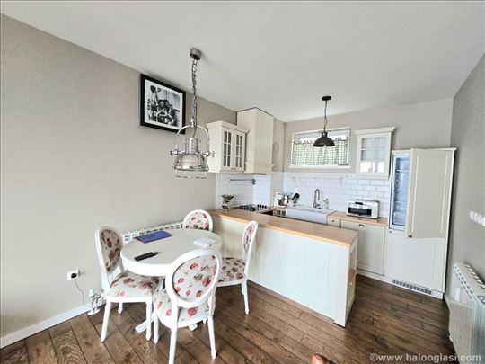 LUX namešten sa garažom u ceni