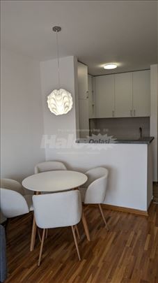 Prelep 2.0 stan, 42m2 sa parking mestom