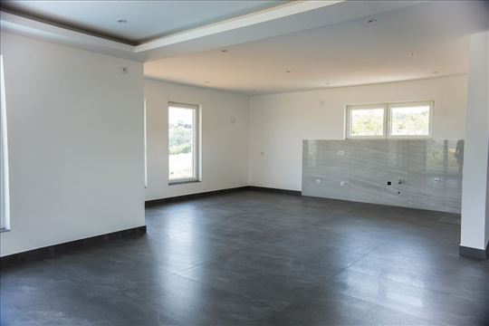 Sopot uknjižena kuća sa bazenom, 136m2, 10a placa 