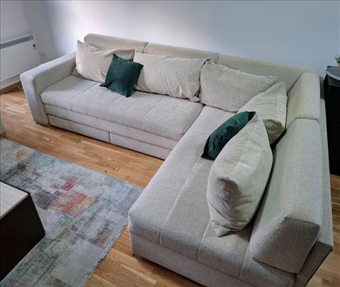 Ugaona garnitura + fotelja i tabure