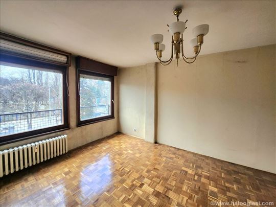 Uknjižen i odmah useljiv stan