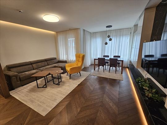 2,0; 70m2; Airport City;  sa garažom