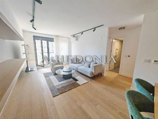 Charm Residences izdavanje nov 2.5 namešten garaža