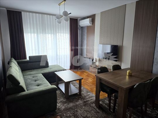 Delux 2.0 stan Borča pored StopSop trznog