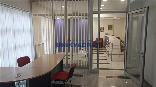 Đeram,180m2,6 kanc.izlog, parking ID#2182
