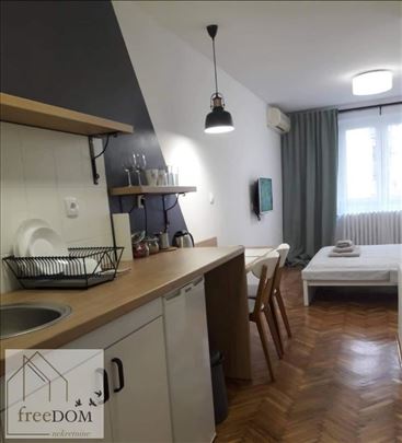 Garsonjera sa garažom