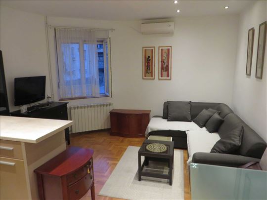 Izdaje se kompletno renoviran stan – Lion, Zvezdar