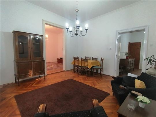 Izdaje se trosoban salonski stan 81m2 - centar