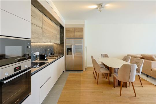 Luksuzan stan u Quartetu 4 BW, sa pogledom na park