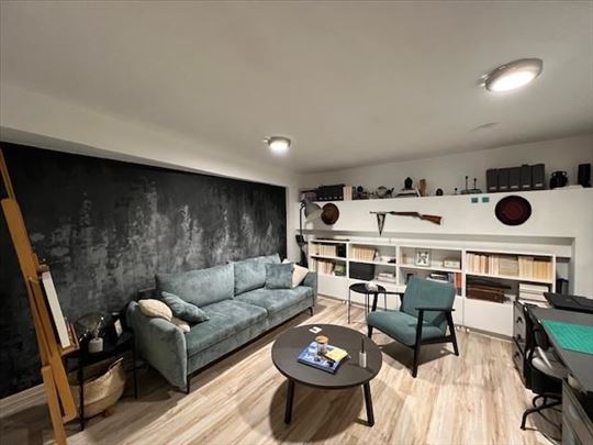 Poslovni prostor sa garažnim mestom ID#2598